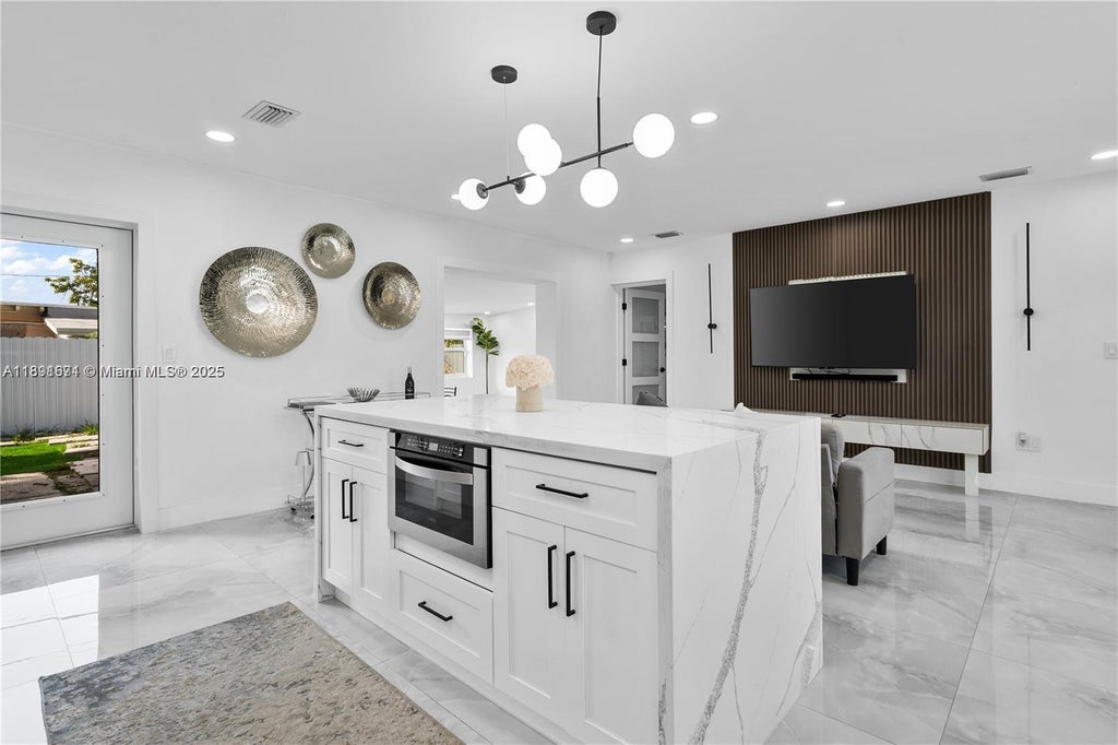 315 Nw 106th St, Miami