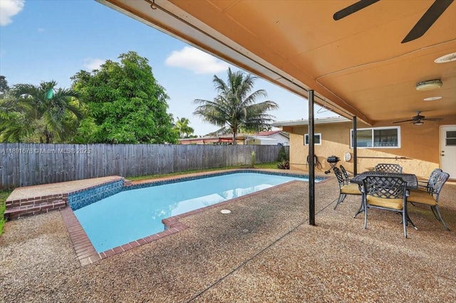 2 of 30 - 1621 Nw 110th Ter, Pembroke Pines, FL