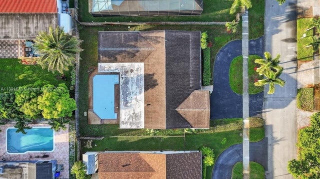 3 of 30 - 1621 Nw 110th Ter, Pembroke Pines, FL