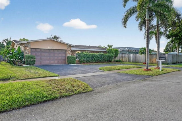 4 of 30 - 1621 Nw 110th Ter, Pembroke Pines, FL