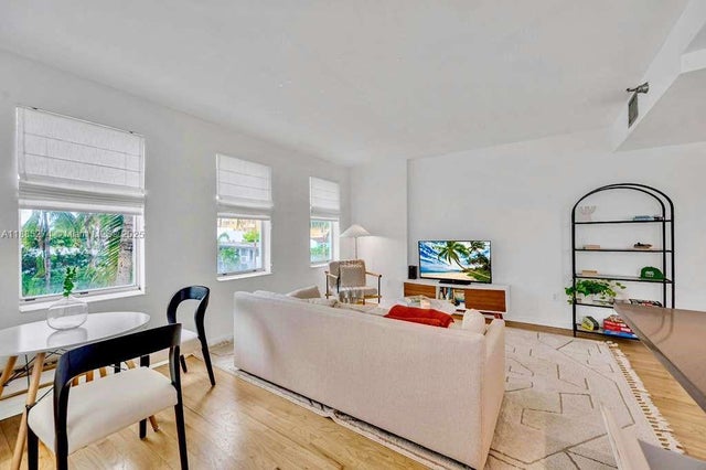 5 of 14 - 802 Euclid Ave 302, Miami Beach, FL