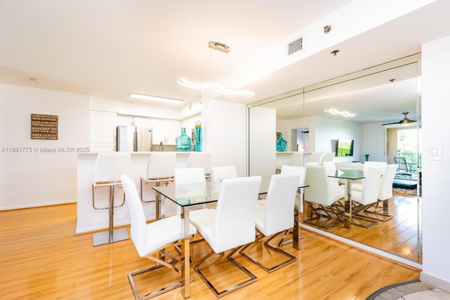 5 of 52 - 19801 E Country Club Dr 4501, Aventura, FL