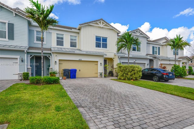 2 of 47 - 4735 Eucalyptus Dr, Hollywood, FL