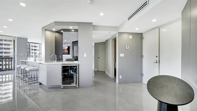 4 of 70 - 1000 Island Blvd 1004, Aventura, FL