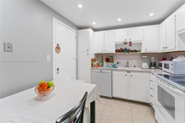 4 of 36 - 3800 S Ocean Dr 1722, Hollywood, FL