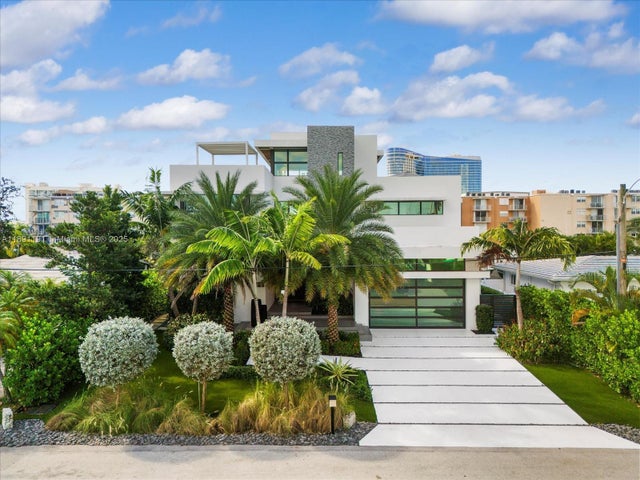 2 of 62 - 1736 Se 14th St, Fort Lauderdale, FL
