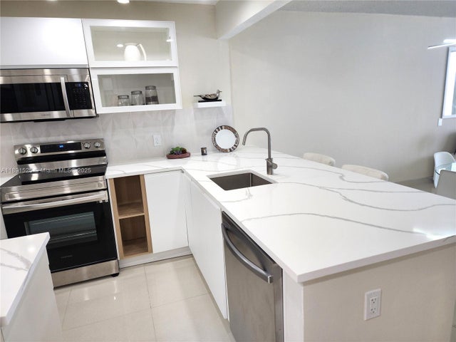 3 of 19 - 800 Se 20th Ave 1109, Deerfield Beach, FL