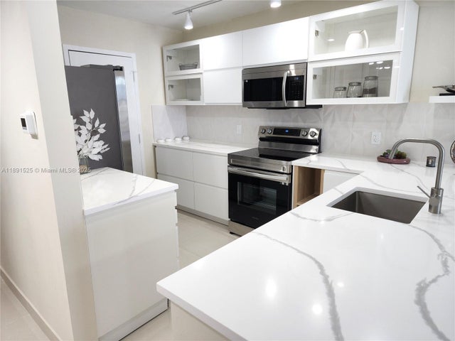 4 of 19 - 800 Se 20th Ave 1109, Deerfield Beach, FL