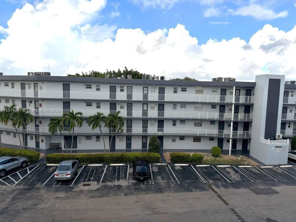 441 Ne 195th St 412, Miami