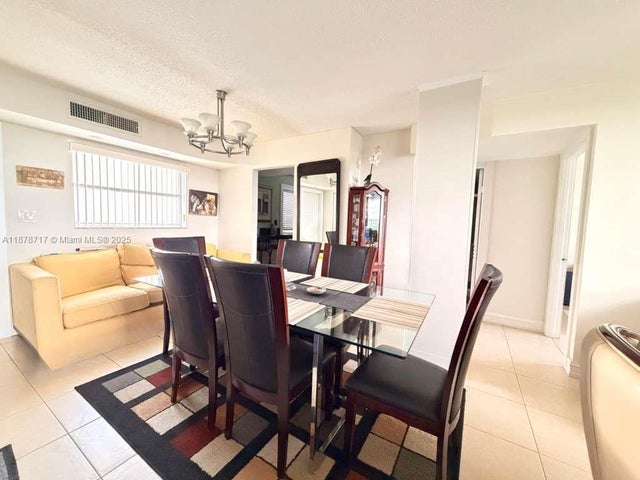 5 of 18 - 441 Ne 195th St 412, Miami, FL