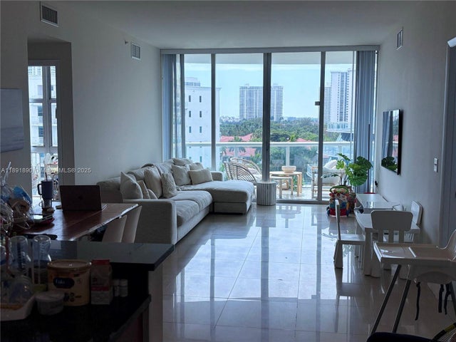 4 of 18 - 3131 Ne 188th St 1-809, Aventura, FL