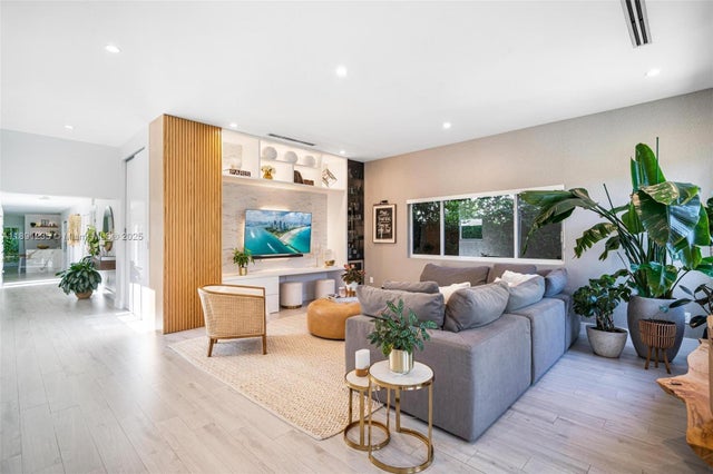 3 of 32 - 2437 Sw 25th Ter, Miami, FL