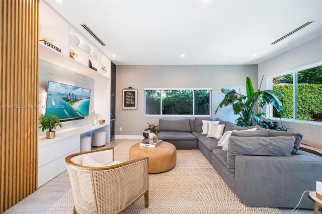 4 of 32 - 2437 Sw 25th Ter, Miami, FL