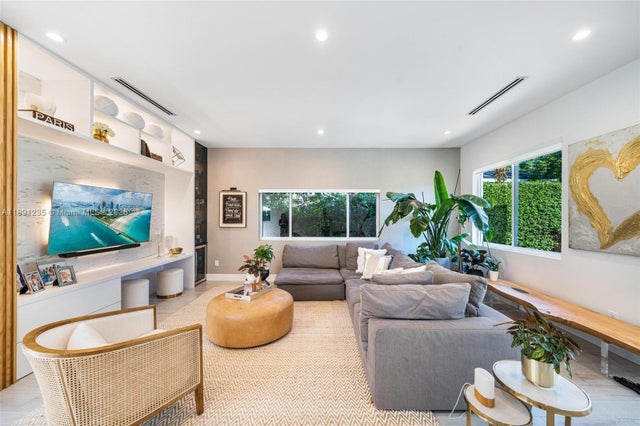 5 of 32 - 2437 Sw 25th Ter, Miami, FL