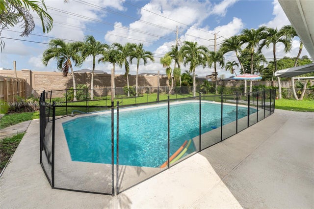 2 of 26 - 3036 N 58th Ave, Hollywood, FL