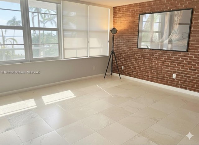 3 of 19 - 5700 Collins Ave 3m, Miami Beach, FL