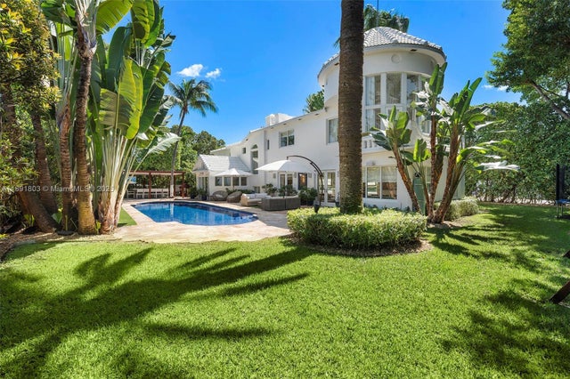 2 of 38 - 2701 N Bay Rd, Miami Beach, FL