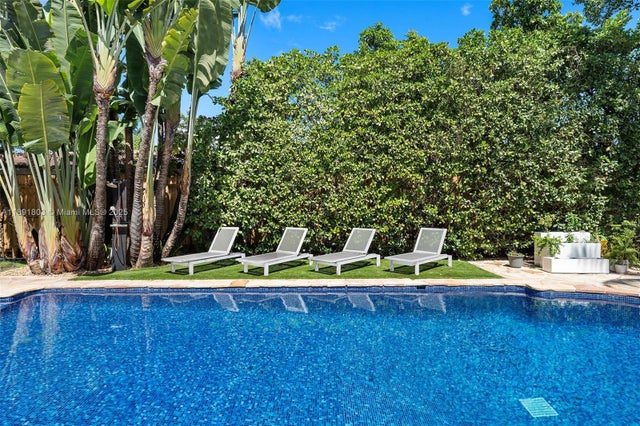 4 of 38 - 2701 N Bay Rd, Miami Beach, FL