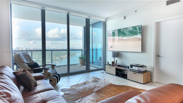 3 of 14 - 601 Ne 36th St 2206, Miami, FL