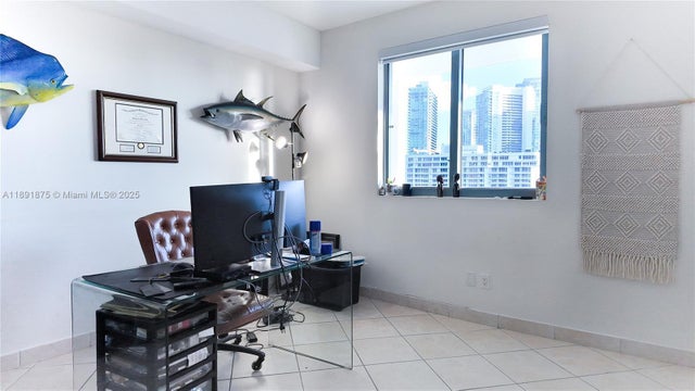 4 of 14 - 601 Ne 36th St 2206, Miami, FL
