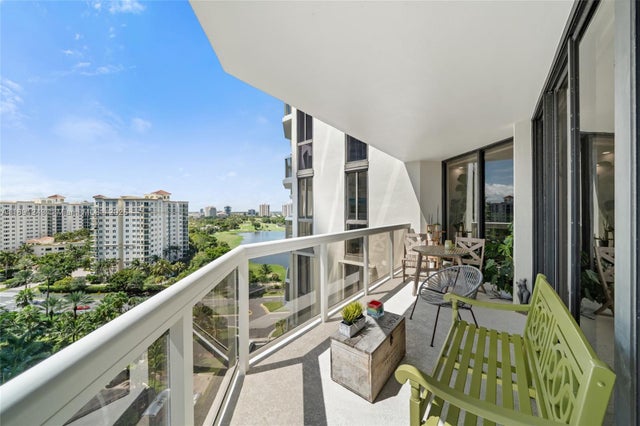 1 of 25 - 20185 E Country Club Dr 1402, Aventura, FL