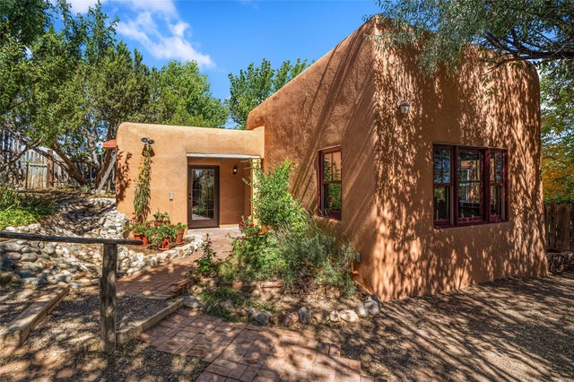 4 Loma Oriente, Santa Fe