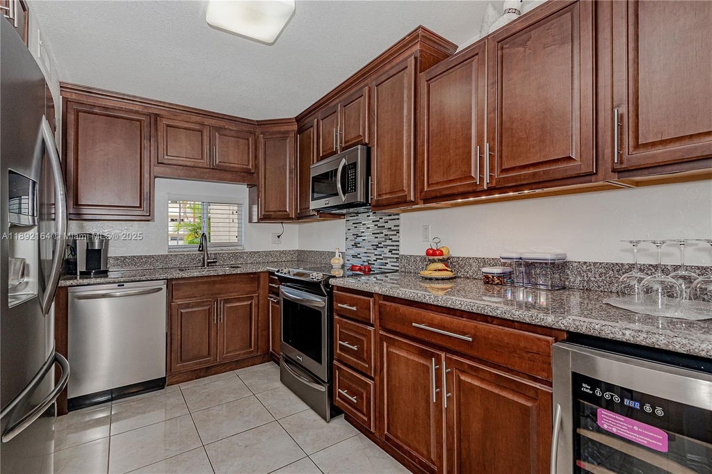 9410 N Hollybrook Lake Dr 11-109, Pembroke Pines