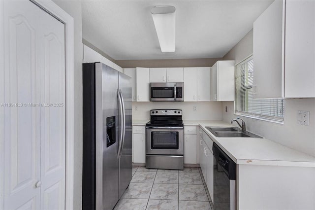 4 of 43 - 16122 Sw 104th Ter, Miami, FL