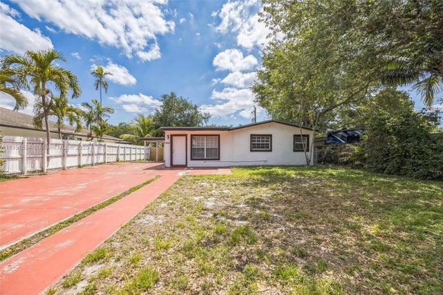 1 of 15 - 2515 N 66th Ave, Hollywood, FL