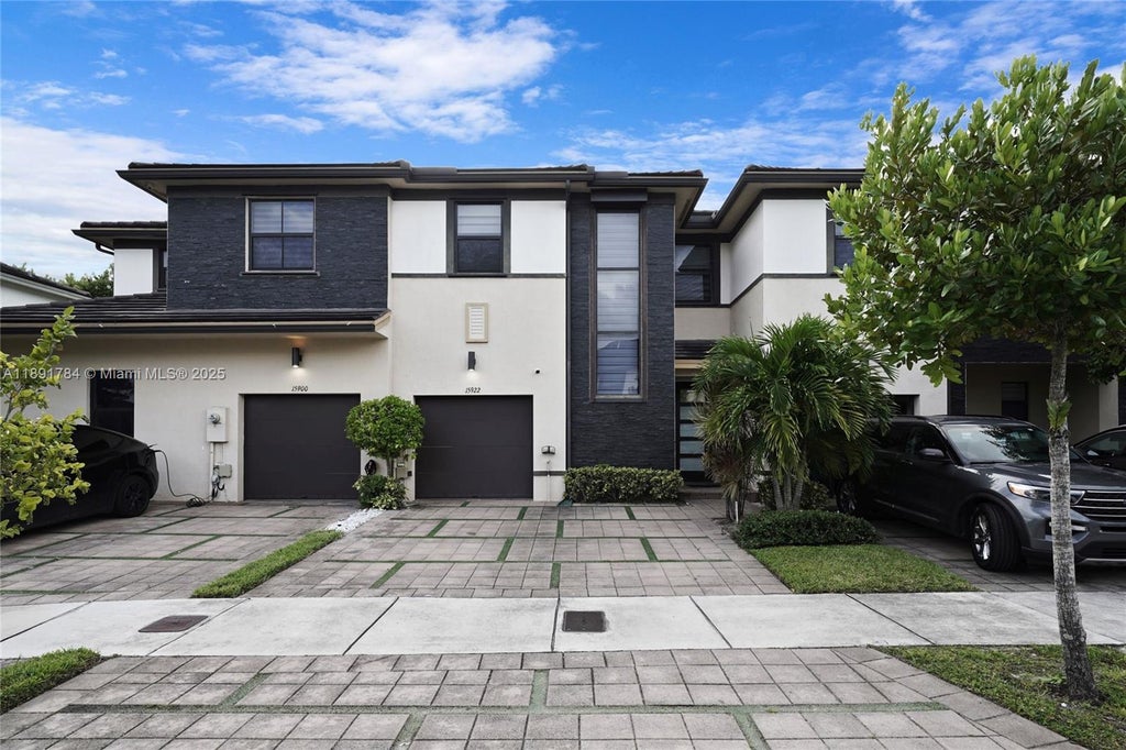 15922 Nw 91st Ct, Miami Lakes