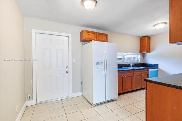 5 of 30 - 2811 N 66th Ave, Hollywood, FL