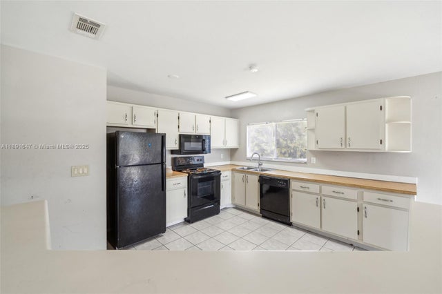 2 of 16 - 301 Se Whitmore Dr, Port St Lucie, FL