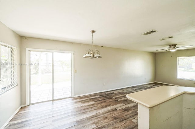 4 of 16 - 301 Se Whitmore Dr, Port St Lucie, FL