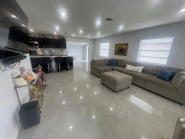 3 of 40 - 12530 Sw 185th St, Miami, FL