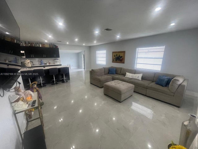 4 of 40 - 12530 Sw 185th St, Miami, FL