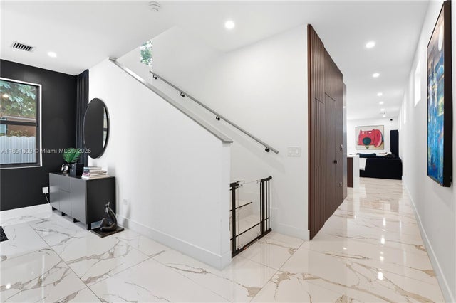 5 of 28 - 2320 Sw 14th St, Miami, FL