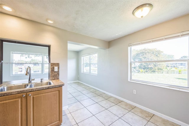 3 of 15 - 6901 Nw 28th St, Sunrise, FL