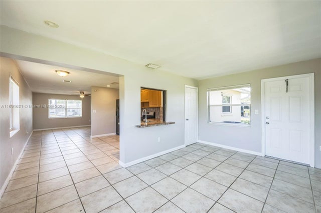 5 of 15 - 6901 Nw 28th St, Sunrise, FL