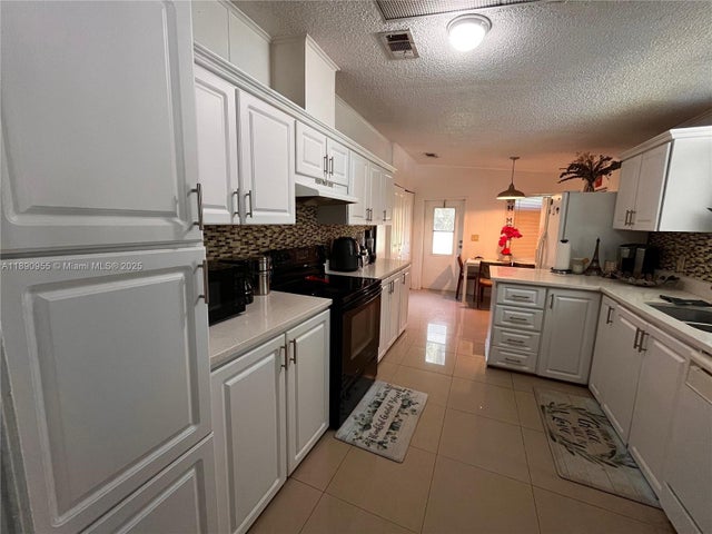 2 of 36 - 909 Sw 131 Way, Davie, FL