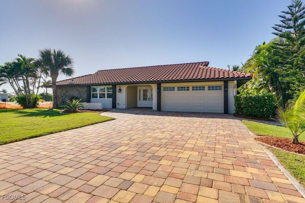 6359 Plumosa Ave, Fort Myers