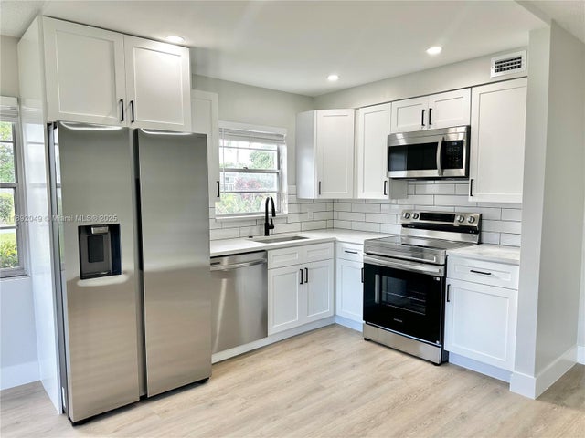 1 of 39 - 213 Oakridge N 213, Deerfield Beach, FL