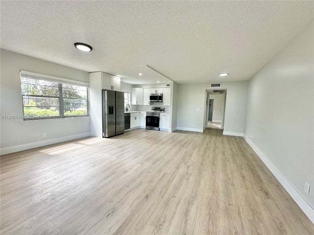 2 of 39 - 213 Oakridge N 213, Deerfield Beach, FL