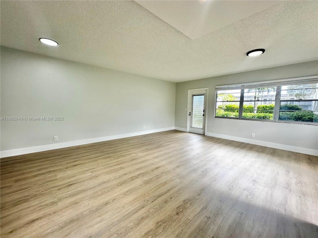 4 of 39 - 213 Oakridge N 213, Deerfield Beach, FL