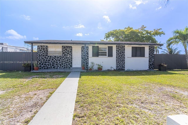 1 of 25 - 19513 Sw 116th Ave, Miami, FL