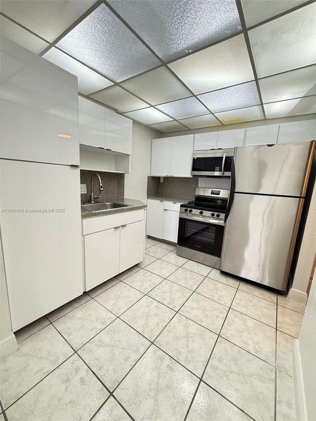 2 of 20 - 13499 Biscayne Blvd 811, North Miami, FL