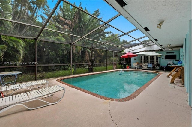 5 of 19 - 3260 Lakeview Dr, Pompano Beach, FL