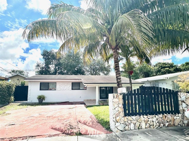 2 of 33 - 1940 Nw 153rd St, Miami Gardens, FL