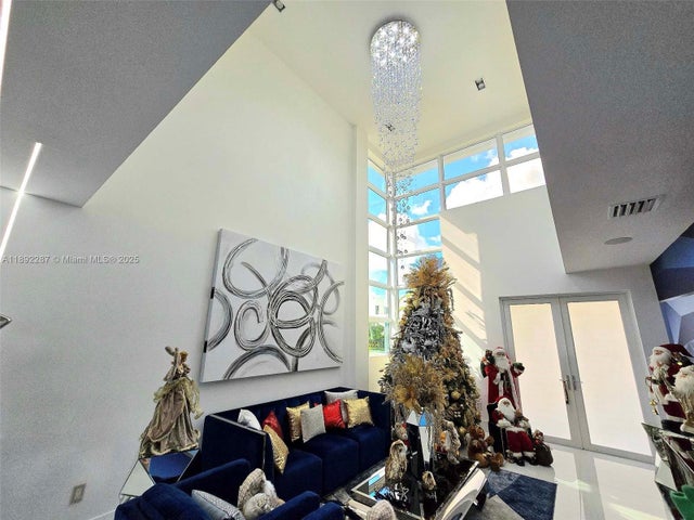 3 of 33 - 9790 Nw 75th St, Doral, FL