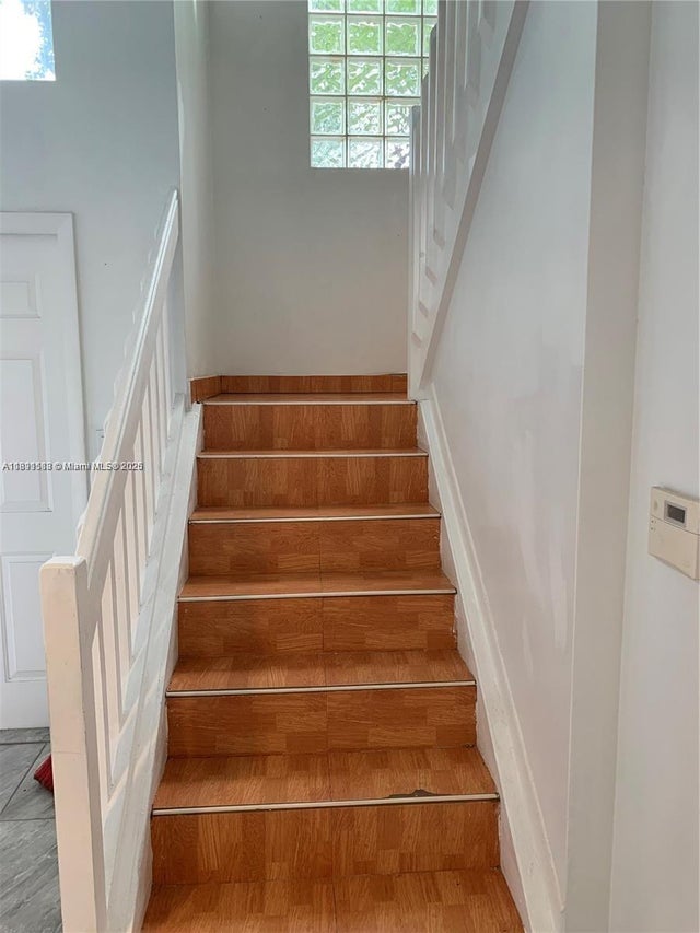 4 of 22 - 233 Ne 212th Ter, Miami, FL