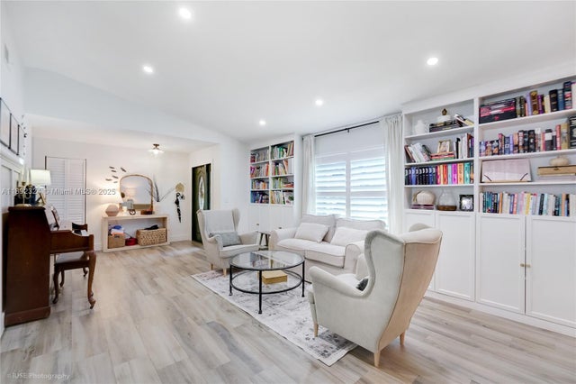 3 of 24 - 5340 Lancelot Ln, Davie, FL
